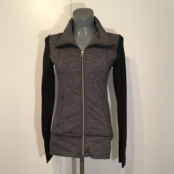 Lululemon Daily Yoga Jacket Reversible Slub Denim Polar Haze/Black Size 2 - Picture 1 of 14